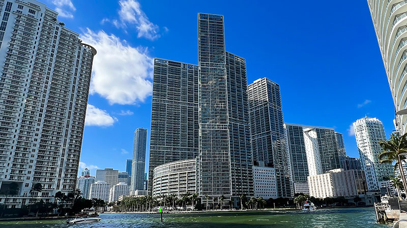 A closer look at Luxury Penthouse Condos Waterfront Property